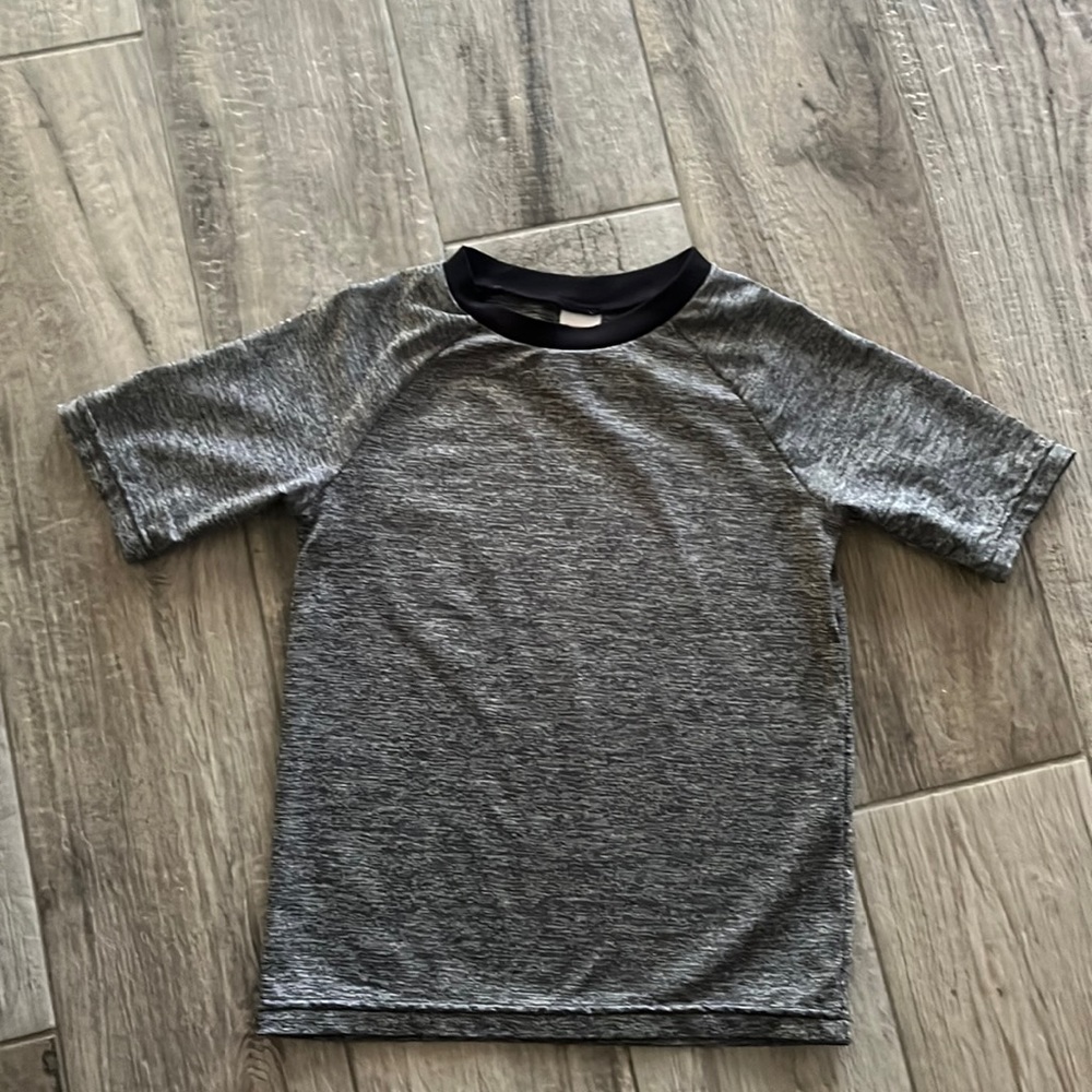 EUC Gymboree performance shirt, sz S 5/6